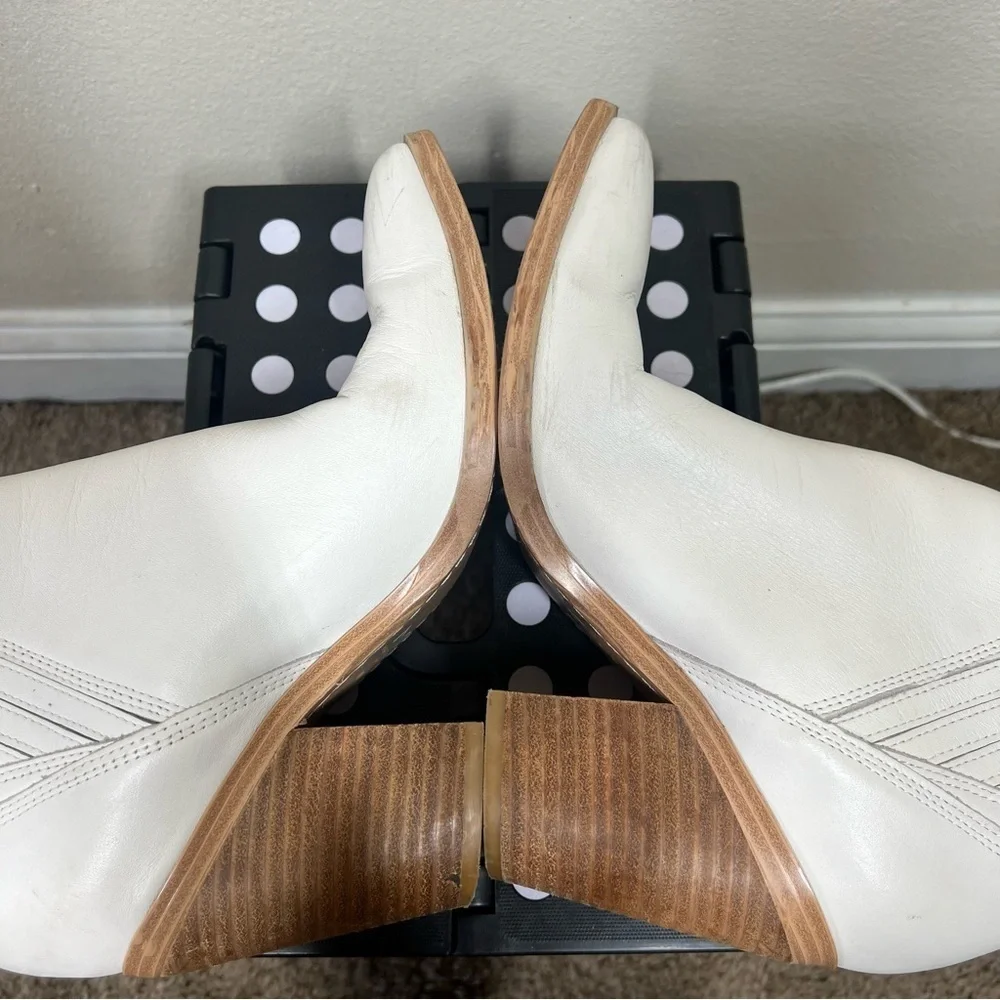 Marc Fisher Womens Gadri White Leather Pointed Toe Heeled Booties Size 9 Boho